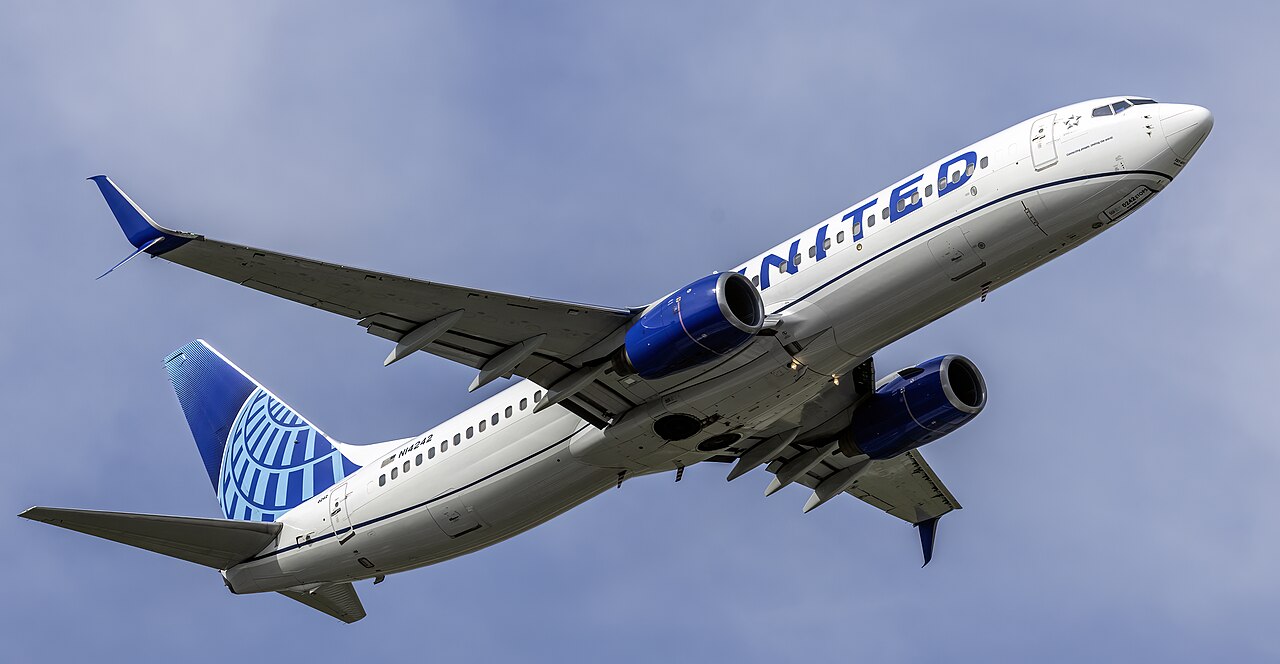 United Airlines Boeing 737-800